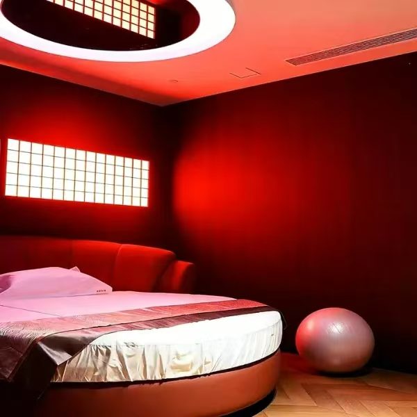 Round-bed theme room.