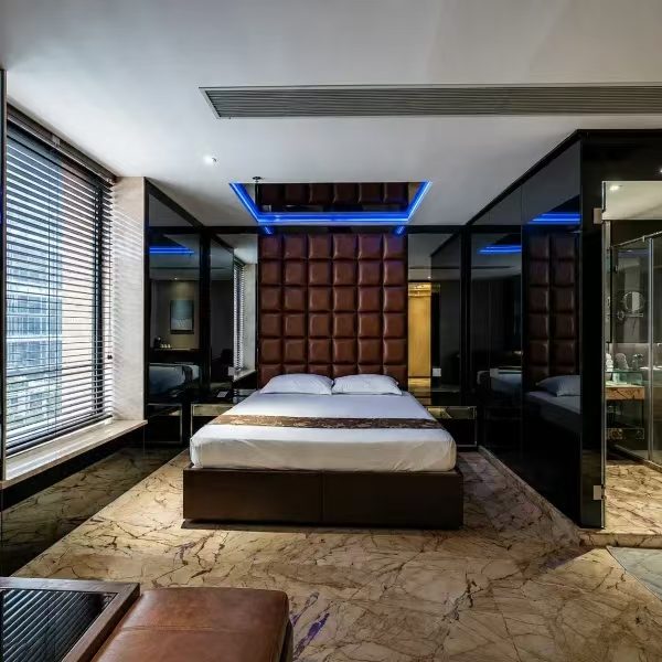 Guest room.